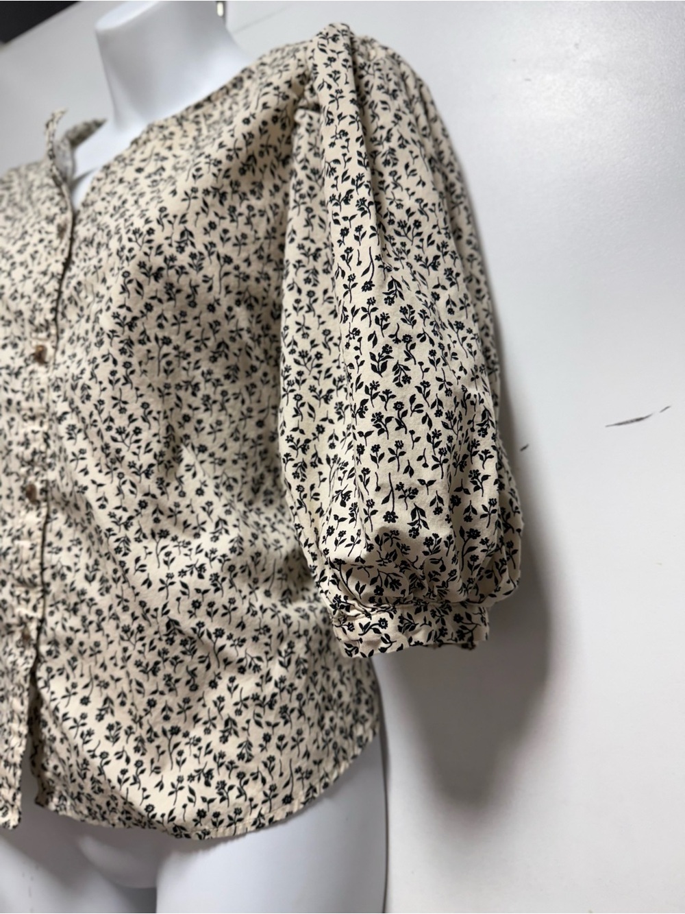 H&M Cream Blouse with Black Floral Print and Puff Sleeves - Picture 3 of 7